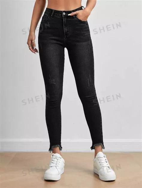 Jean Skinny Femme Petite Ourlet Effiloché – Coupe Ajustée Tendance